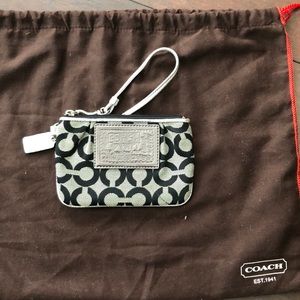 Authentic Coach Poppy wristlet